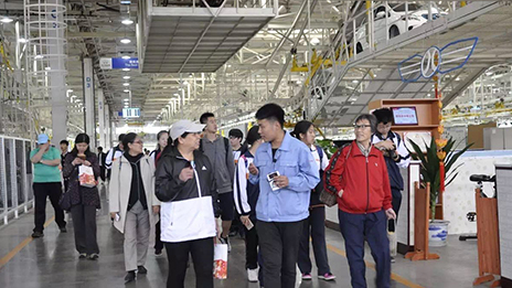 國(guó)企開放日，首都市民為北汽新能源“點(diǎn)贊”