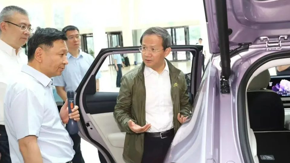 市委副書記、市長殷勇調研北汽集團，強調要當好本市汽車產業中堅力量